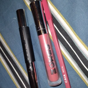 Paket - Filorga plump, Buxom full-on plumping cream Mudslide, Caia läppenna Social. 11 stycken ansiktsborstar för hela ansiktet. Nya och prövade en gång. 