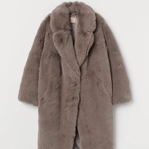 Vinterjacka - Oversized, storlek XS men upplevs som S/M. Oanvänd. Priset kan diskuteras vid snabb affär ♥️