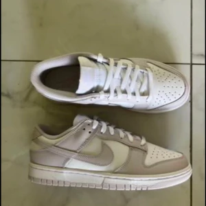 Nike Air Jordans - Nike Air Jordans Low   Storlek: EUR 40                UK 6    Färg: Violet / ljus lila  helt nya och oanvända med kartong