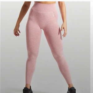 Gymshark tights - M  - Fint skick men använda. Därav är loggan fram lite sprucken .  Storlek M