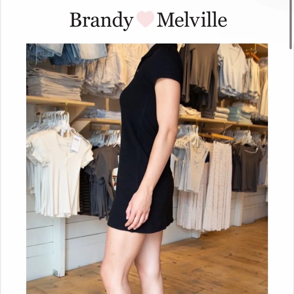 OBS! Klänningen som säljs är vit!  Helt nyinköpt, aldrig använd från Brandy Melville Barcelona. Uppskattas passa XS-M. Klänningar.