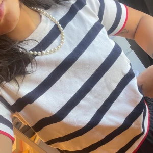 Zara tröja - Randig snygg tröja från zara, sparsamt använd. 