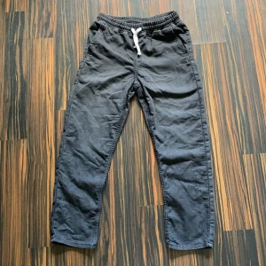 Hm byxor i stl 152 - Nya mjuka jeans i stl 152. 