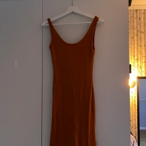 Tight klänning  - Tight klänning💞 sitter väldigt fint på och är inte använd många gånger. Hör av dig vid frågor❣️