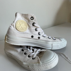 Concverse strl strl 5 - Användq en gång! Liten fläck på baksidan som säkert går att ta bort. Fräscha till hösten. 