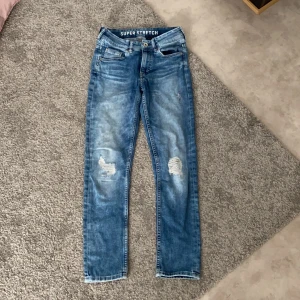 Jeans från hm - Stl 152, sparsamt använda! Stretch bra passform, sköna. 