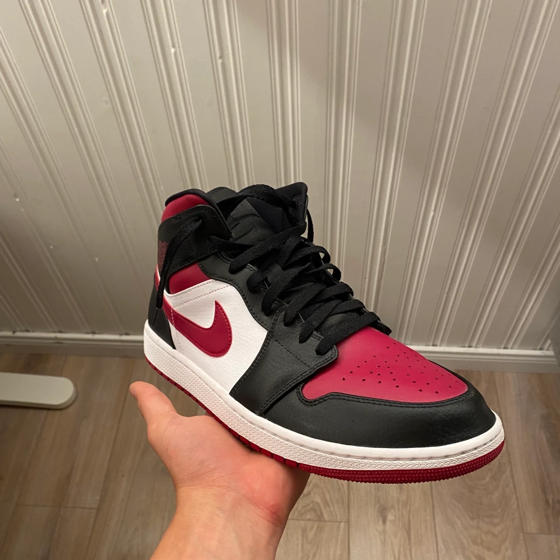 Jordan 1 mid bred toe strl 46 - 90