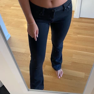 lågmidjade jeans - Svarta lågmidjade jeans från crocker! Frakt tillkommer🤩
