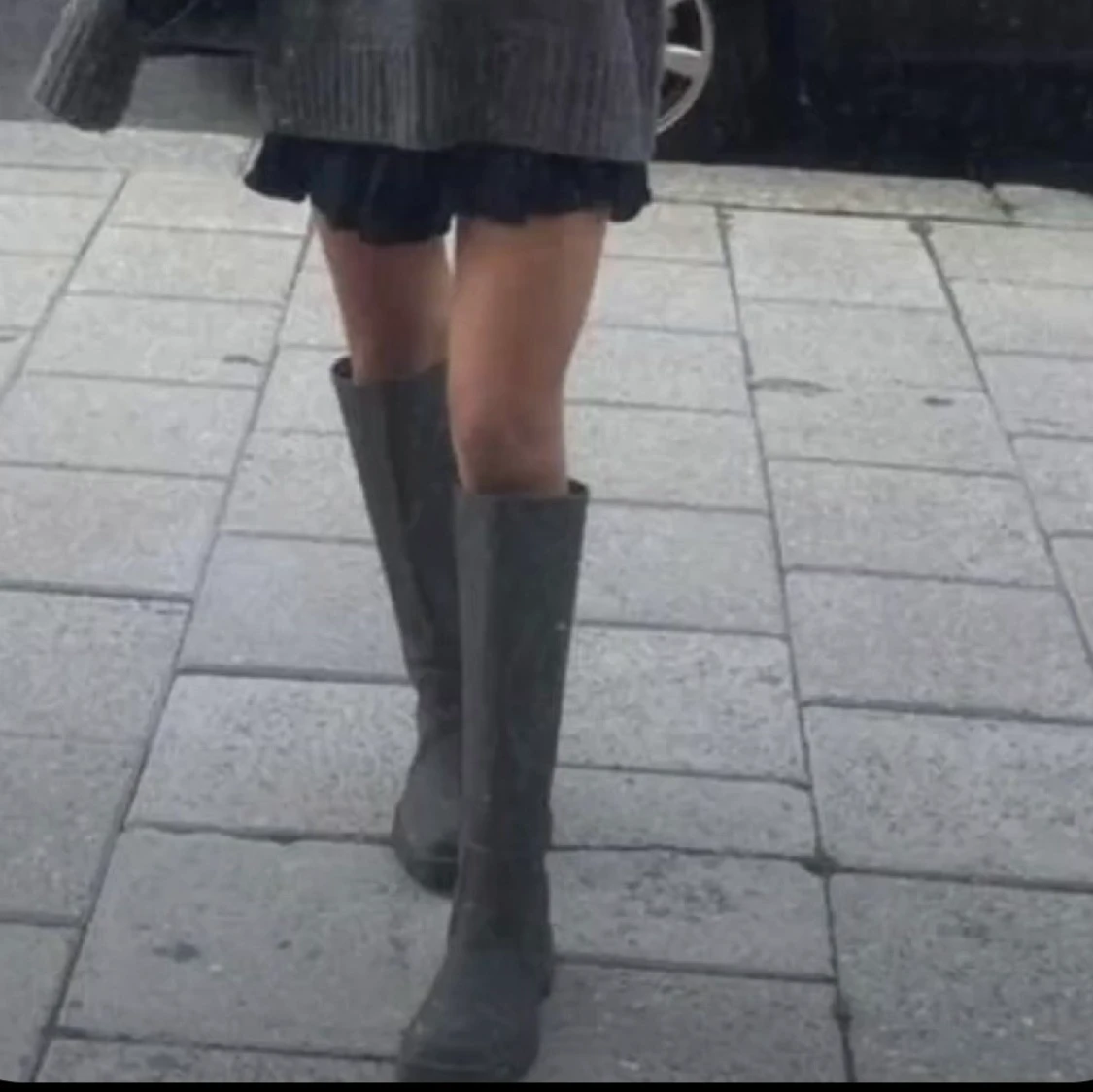 SÖKER!! Gråa stövlar stl 36 - 90