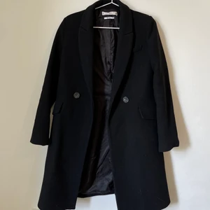 Kappa från mango  - Jättefin kappa från mango ”woolblend” storlek S i bra skick 