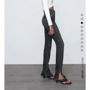 Supersnygga jeans!  - Helt oanvända! Superbra skick! Jag är 170 cm och passar perfekt i längden