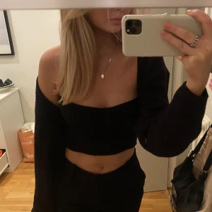 Stickat sett - Stickat sett med tubtopp och bolero! Säljs ej separata. 