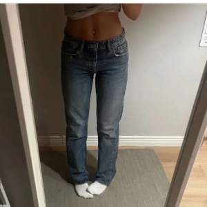 Populära zara jeans använda ett fåtal gånger