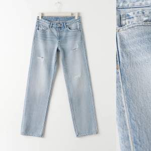 Ljusblåa low waist jeans från Gina Tricot, säljer då jag inte andvänt dem💓köpta från barnavdelningen strl 164, men passar på mig som är strl S och 36 🥰orginal pris är 349kr !