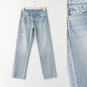 Jeans - Ljusblåa low waist jeans från Gina Tricot, säljer då jag inte andvänt dem💓köpta från barnavdelningen strl 164, men passar på mig som är strl S och 36 🥰orginal pris är 349kr !