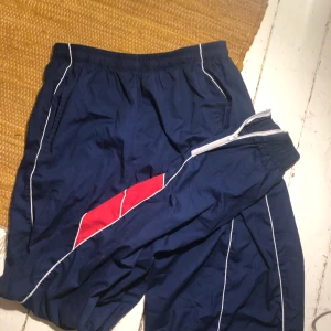 Träningsbyxor baggy - Baggy träningsbyxor  har fler bilder med dom på så bara skriv 