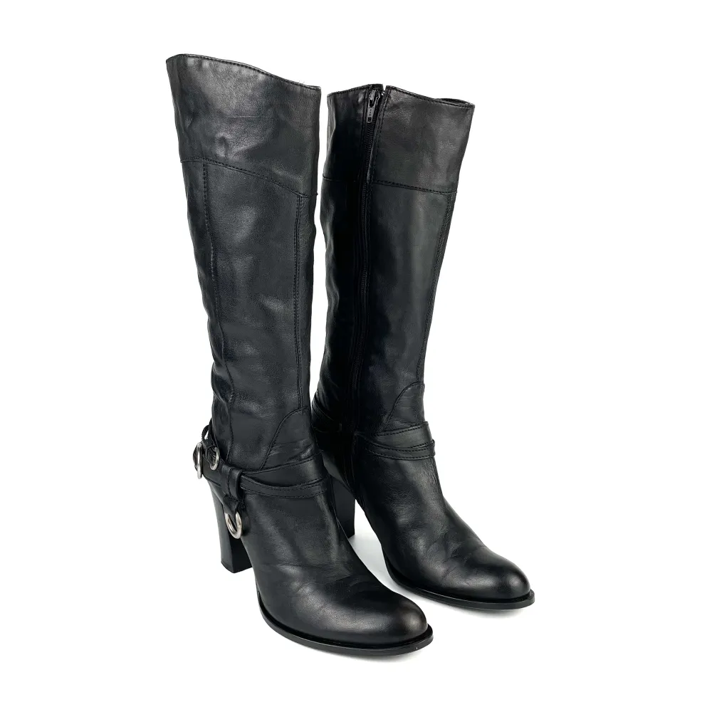 Vintage Y2K 90s 00s NOVITA real leather chunky high heels knee high boots in black.  Some minor scratches and marks.  Size: label 38, fit true to size. Ask for full description before buying. No returns.. Skor.