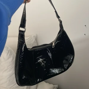 Axelväska   - Använd ett fåtal gånger 