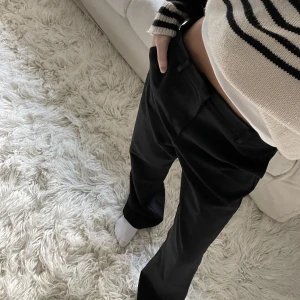 Kostymbyxor - 36 - Helt nya kostymbyxor från Bikbok i storlek 36. Aldrig använda