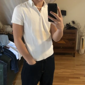 Vit pike  - Vit stickad pike från zara Pris 50 kr + frakt Betalning sker via Swish 