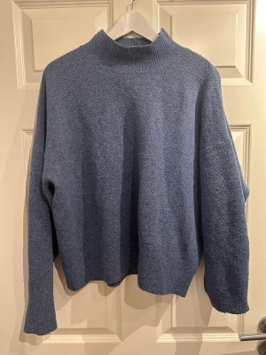 Blå tröja - Stickad blå tröja från H&M storlek M✨