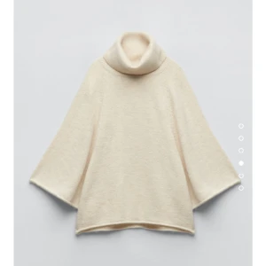 Stickad Tröja - Säljer denna slutsålda, jättefina stickade tröjan ifrån zara. Säljer den då jag inte får så mycket användning av den 💕💕 Har använt enstaka gånger. Nypris var 400kr. Kom privat för fler bilder💗💗