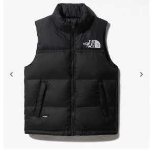 North face väst - Säljer nu min north face väst i storlek Xl junior men sitter som en S-M!!!😍 super fint skick. Kommer inte till användning längre.ordinarie pris 2.199kr ❤️