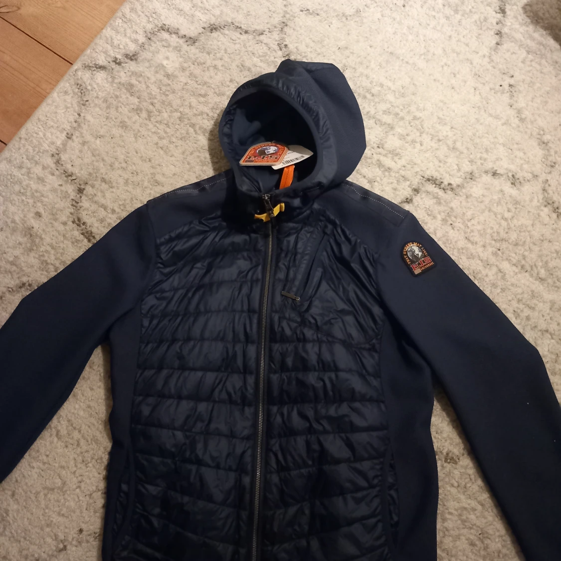 Parajumper jacka storlek m passar ocshå s använda 4 gånger  - 90