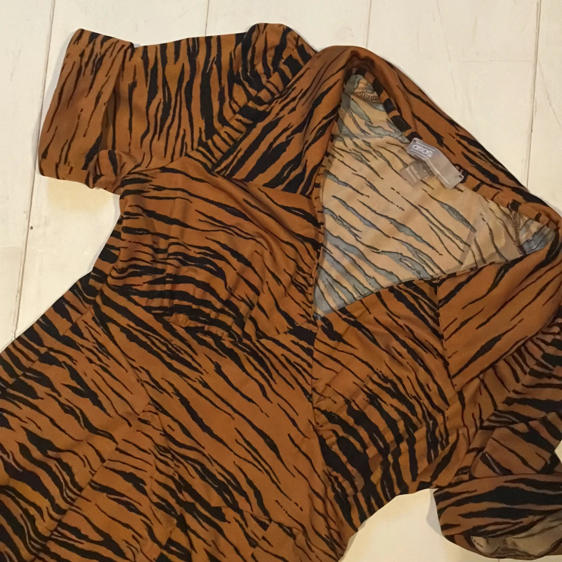 Klänning med tigerprint - 90