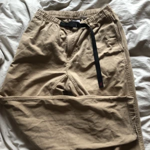 Gramicci byxor - Snygga gramicci byxor. Bra skick, skriv privat för fler bilder!