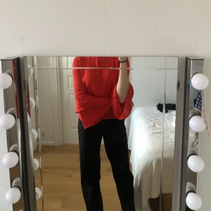 Blus - Väldigt söt blus från Gina Tricot. Endast använd ett fåtal gånger