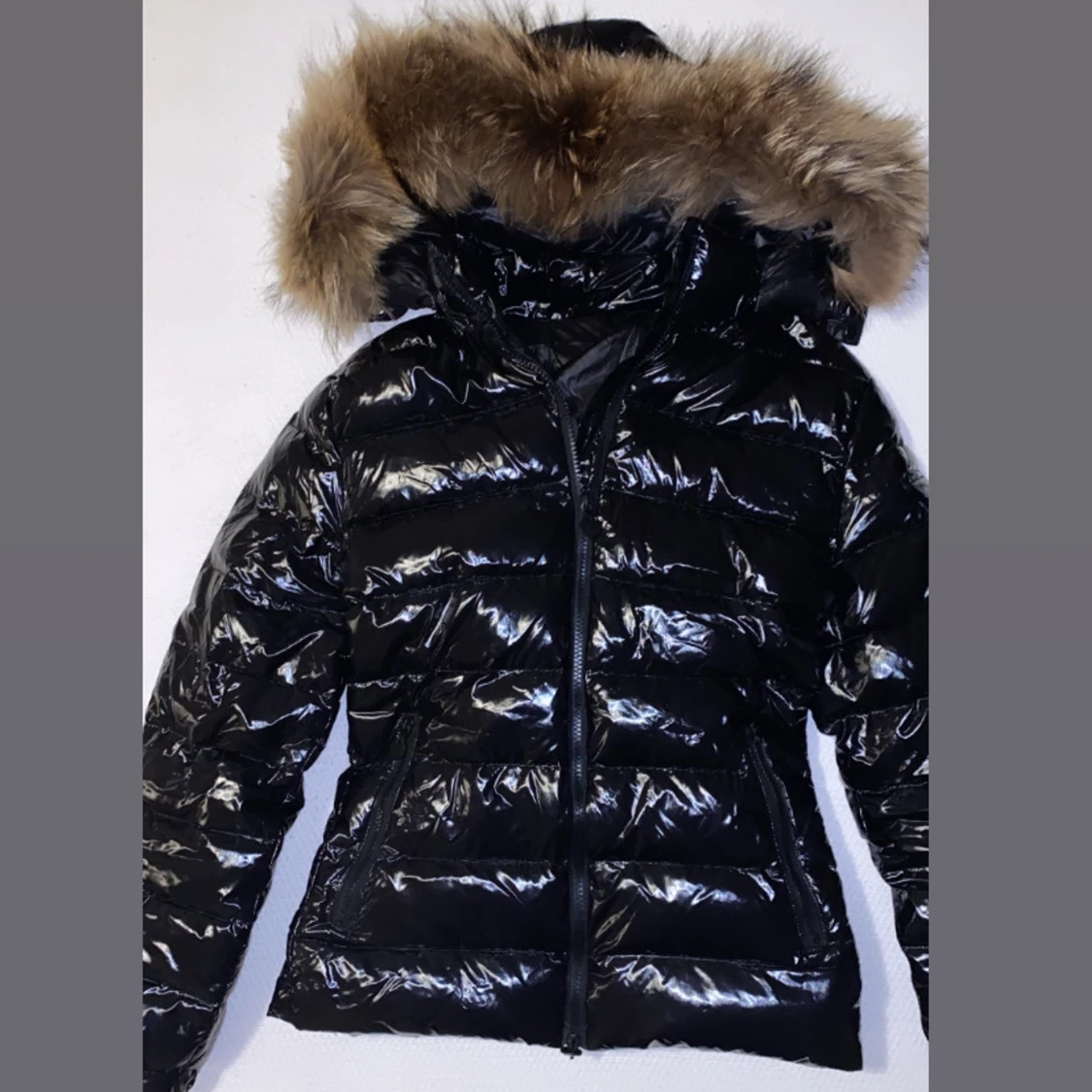 Glansig Jacka Med Äkta Päls