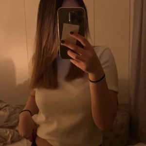 Zara tröja  - En jätte fin tröja från zara som inte kommer till någon användning.  Tjockare material på tröjan! 