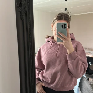 Supermysig Hoodie från Lager - Fin och mysigt hoodie från lager157 aldrig använd endast testad.   Storlek M men passar även S