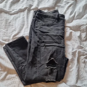 Jeans  - Fina svarta håliga jenas😆