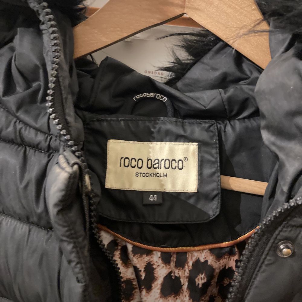 Svart Vinterjacka Roco Baroco storlek 44 | Plick Second Hand