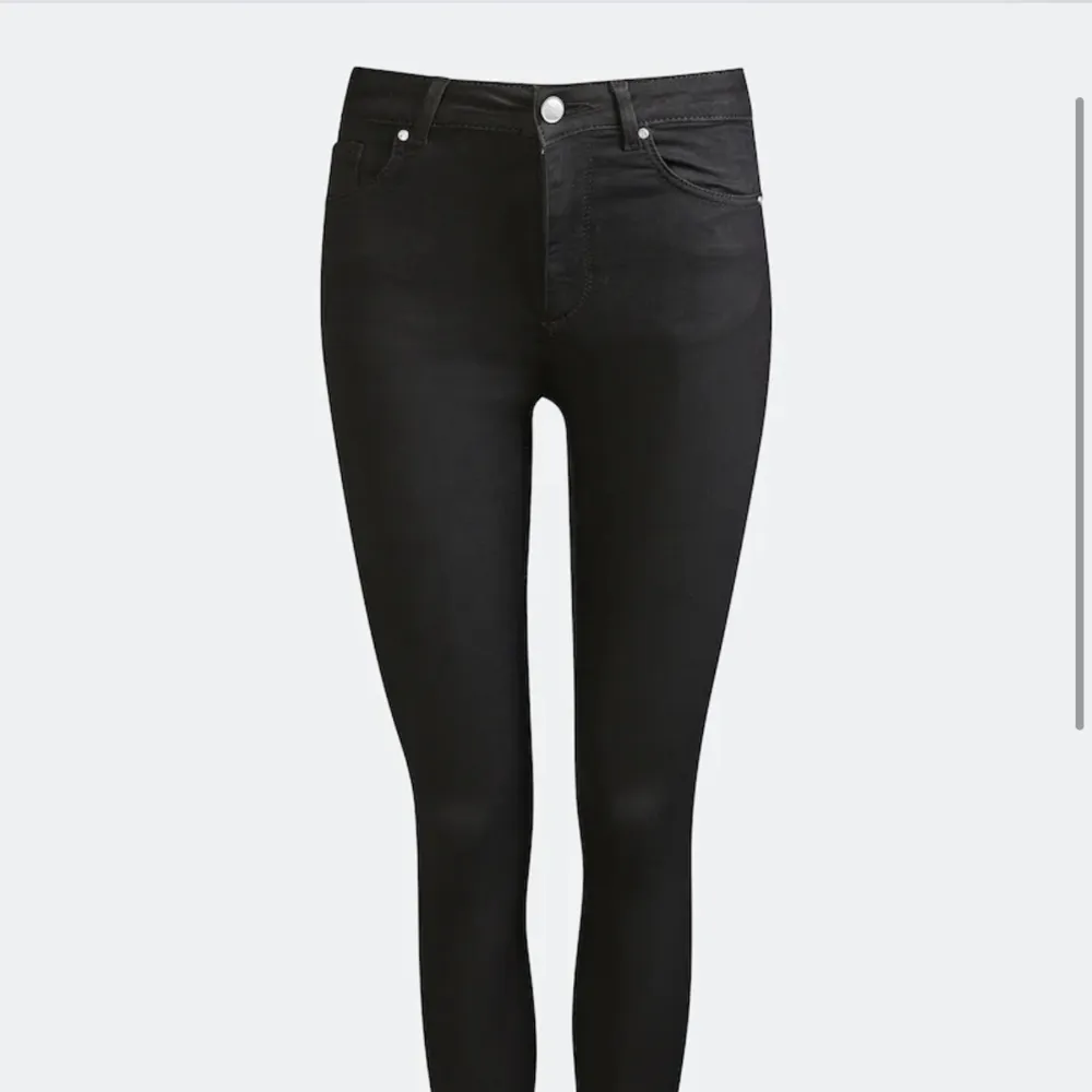 Jättesnygga svarta jeans. Använda några gånger, i bra skick! . Jeans & Byxor.