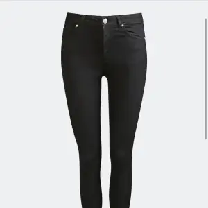 Jättesnygga svarta jeans. Använda några gånger, i bra skick! 