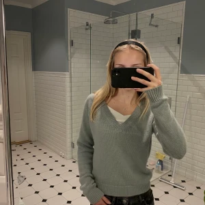 Stickad tröja  - Stickad damm grön tröja från Brandy Melville som aldrig används, storlek XS-S 