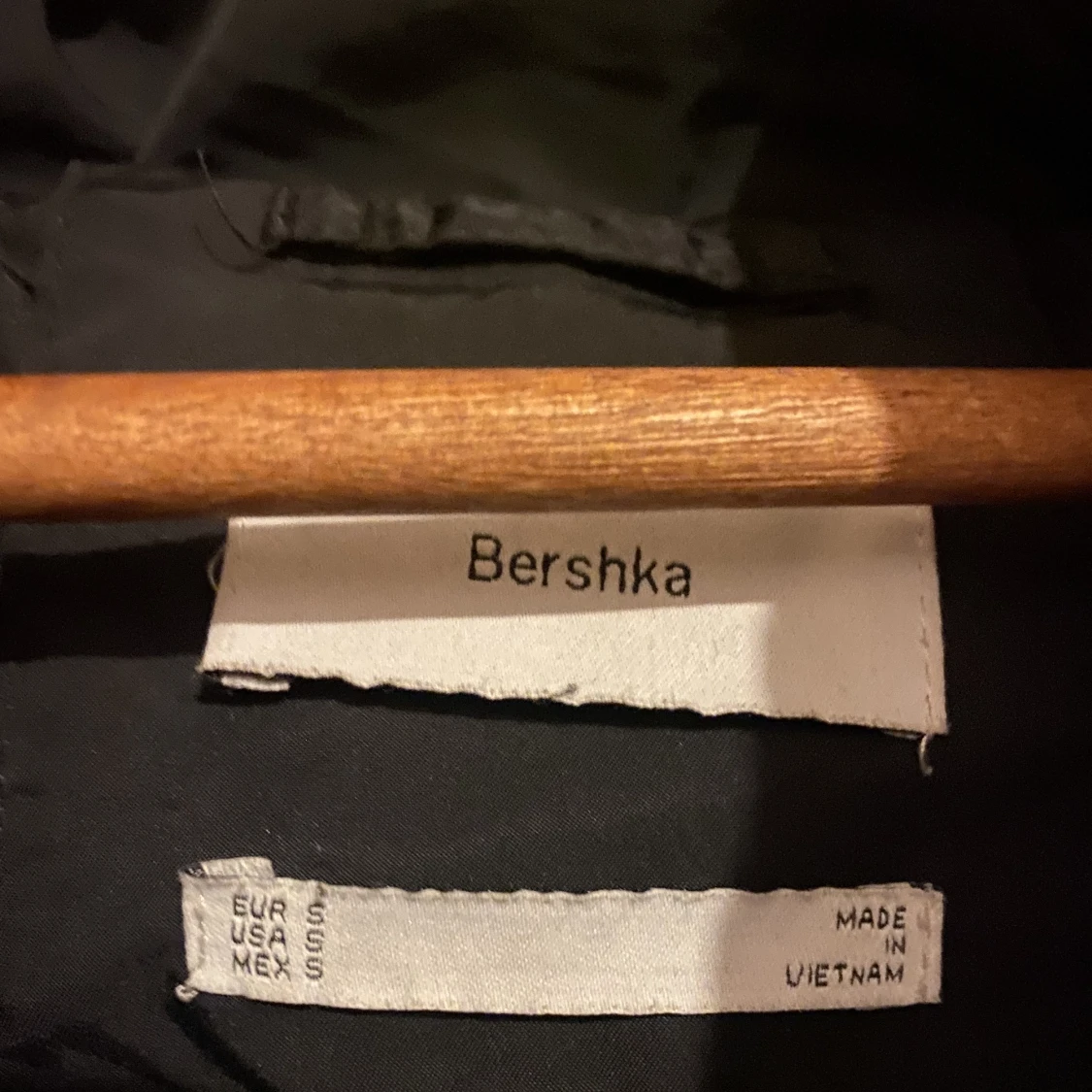 Svart Puffer Jacka - 90