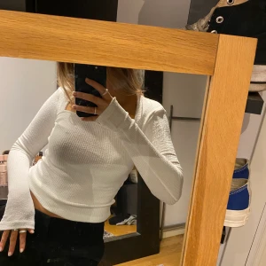 Gina Tricot topp - Superfin långärmad tröja från Gina Tricot, nyskick. Storlek xs, stretchigt material🧚🏼