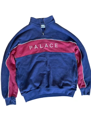 Palace - Palace tröja köpt i palacebutiken i London, 8/10 cond