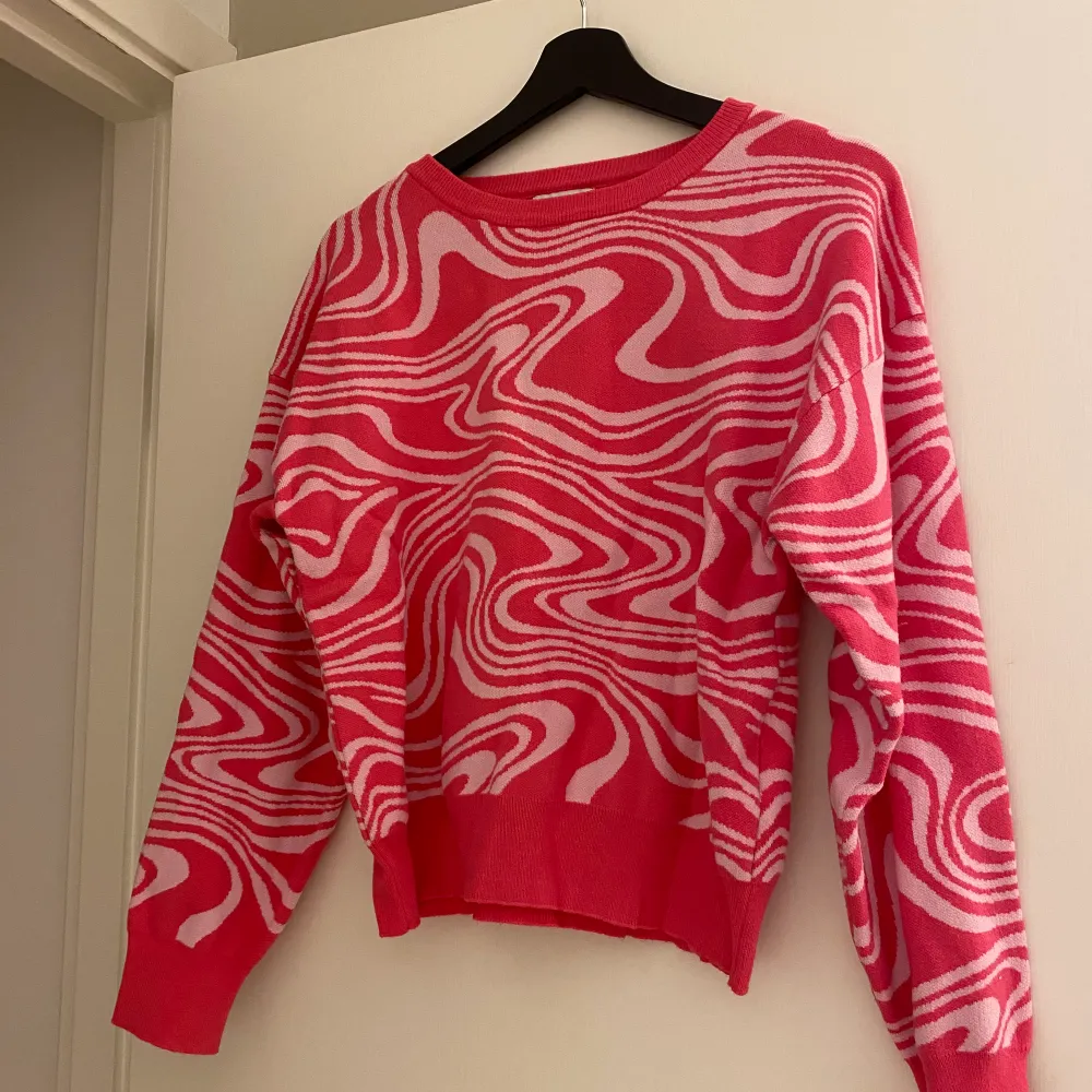 En stickad rosa tröja ifrån Cubus. Stl 158-164. Använt den en gång, den är i nyskick. . Tröjor & Koftor.
