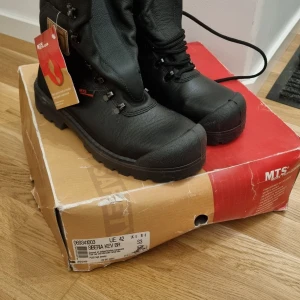 Vinter skor - Mts Siberia kev arbetsskor i foder.  Varma skor Vinterskor Helt nya Oanvända Stl 43