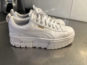 Puma mayze - Superfina skor från puma, säljer då de är förstora för mig. Använda ett fåtal gånger. 