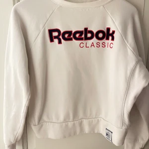 Reebok sweatshirt - Reebok sweatshirt jätte mjuk o bra kvalite toppen skick