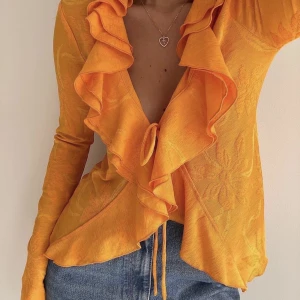 Orange blus - Jättesnygg orange blus från gina tricot. Använd 1 gång bara.🧡😄