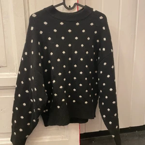 Stickad tröja - Stickad tröja i storlek xs, stor i storleken dock. Skulle säga mer som medium