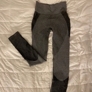 Träningsbyxor  - Träningsbyxor från Cubus i stl XS/S (aldrig använd)