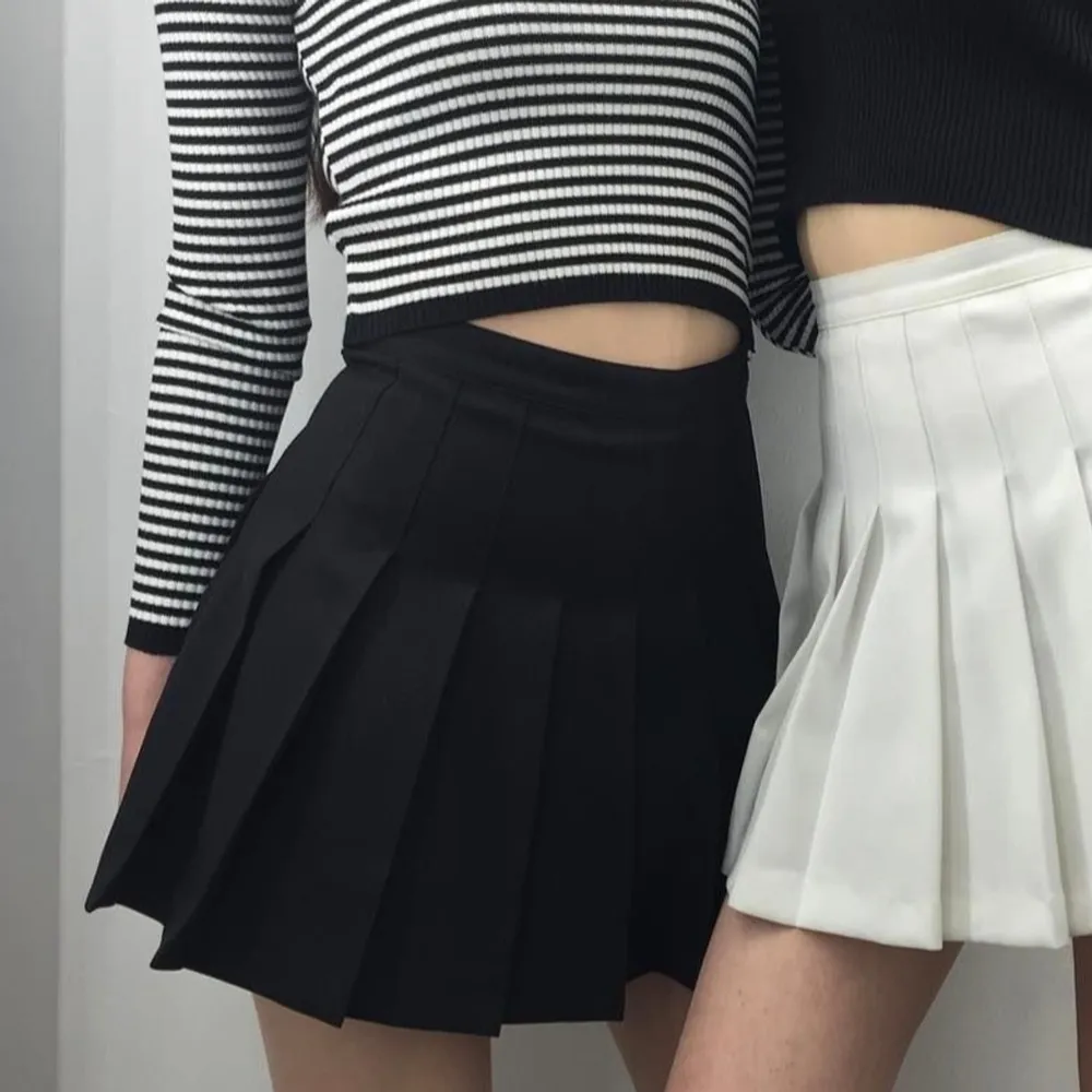 Beatiful pleated skirt from american apparel. Schoolgirl skirt. Kjolar.